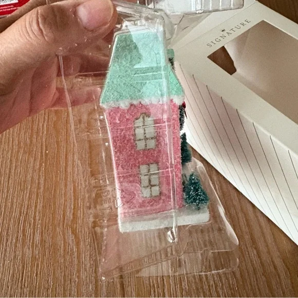 Hallmark Signature Series Festive Row House 2024 - Picture 7 of 8